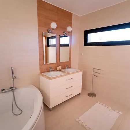 Sunset 100m From Ocean & Villa Paul do Mar (Madeira)